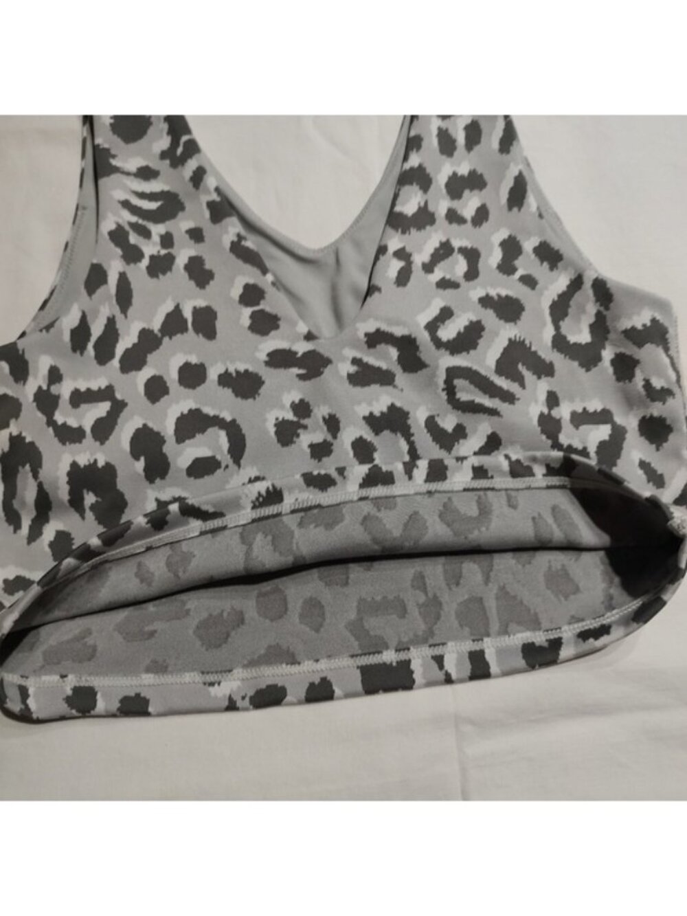 Offline by Aerie Gray Leopard Recharge Sports Bra XS Least Support Unpadded - Picture 4 of 7